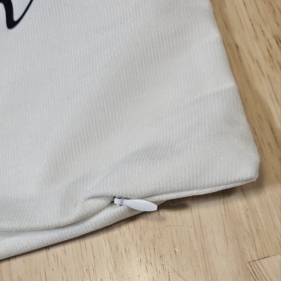 NWT✨️Love Text Pillowcase - Picture 5 of 8